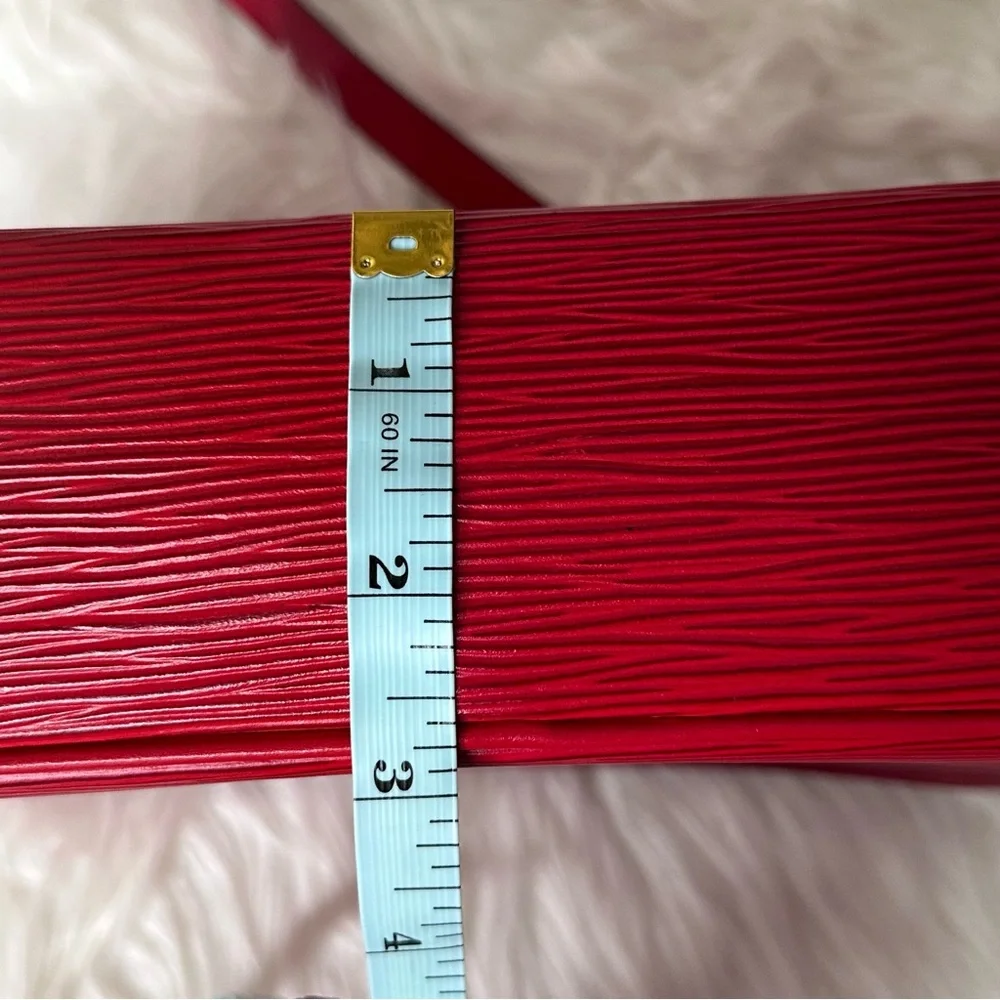 Louis Vuitton Trocadero in Red EPI Leather - Picture 16 of 16